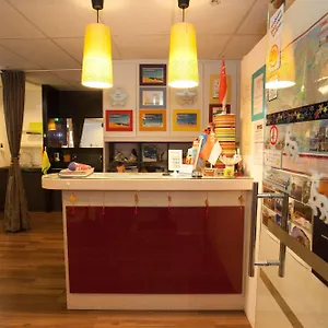  Hostel River