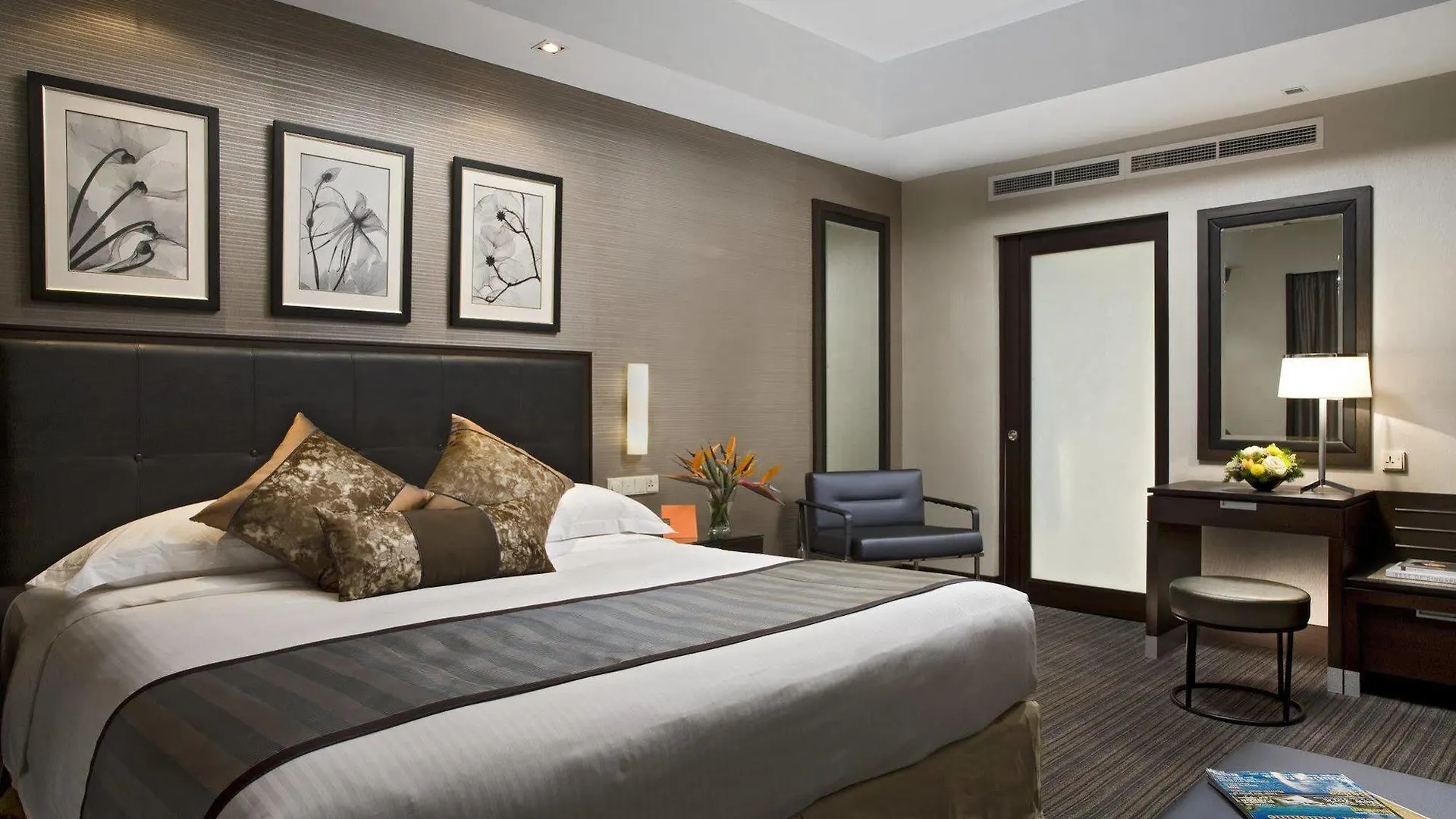 Royal Plaza On Scotts Hotel Singapore 5*,  Singapore